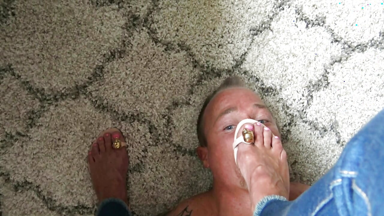 ¿Termo tu vida inútil bajo mis pies con sandalias? (humillación verbal extrema)
