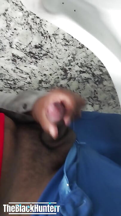 L-am supt pe colegul meu în baia firmei