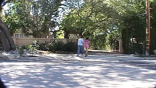 Esmer hatun ateşli üçlü grup seks yapıyor