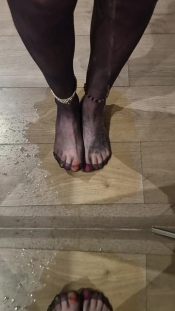 Sissy femboy feet pissing
