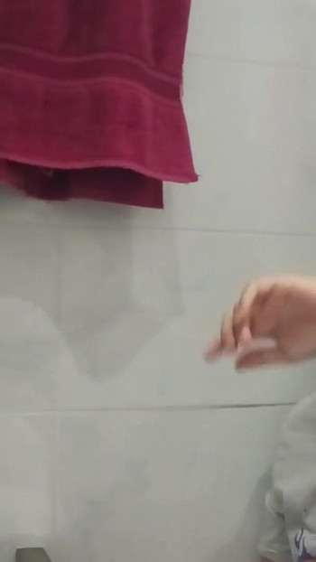 Klíčový okamžik od "Přítelkyně poprvé ochutná moje sperma"