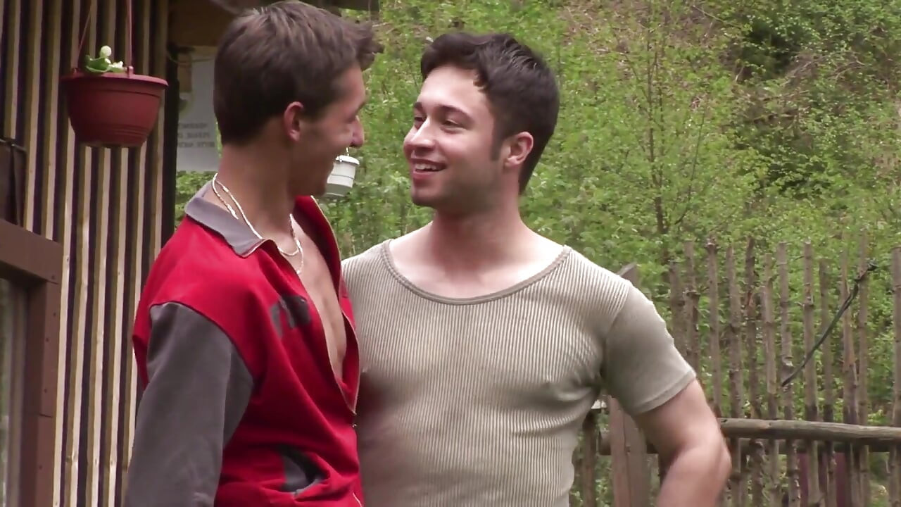 Exclusive video Bareback: Sexy muscular guys anally fuck in the garden of the house