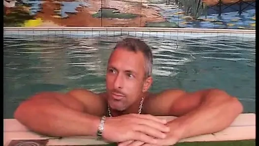 Schlanke blonde deutsche MILF wird von einer fetten stange anal gebohrt