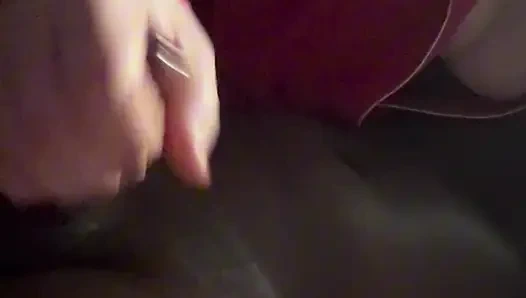 Pelacur kulit putih ngocok kontol besar pria kulit hitam sampai kering