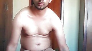 Chico paquistaní masturbándose