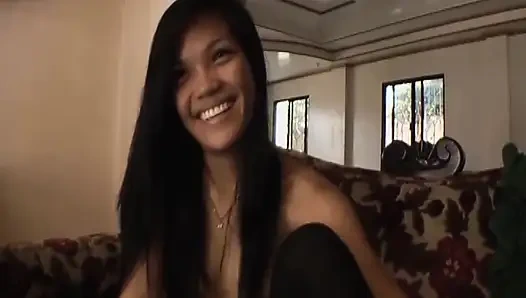 Gadis Asia ramping melakukan casting untuk pertama kalinya