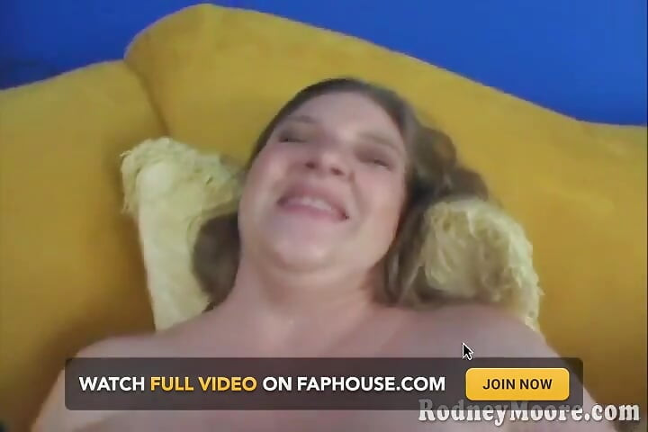 Enormi tette naturali paffute donnona sesso e sborrata in faccia