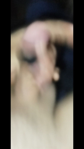 ムラムラした男は、誰かに自分のペニスで遊んでもらいたいだけだよ