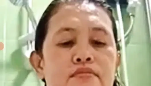 Mandi pagi-pagi ngidam kontolku di pagi hari! Aku pengen banget nonton video ini!