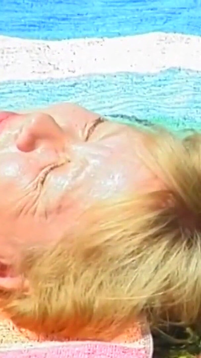 Key moment from "Notgeile Milf am Pool gefickt outdoor"