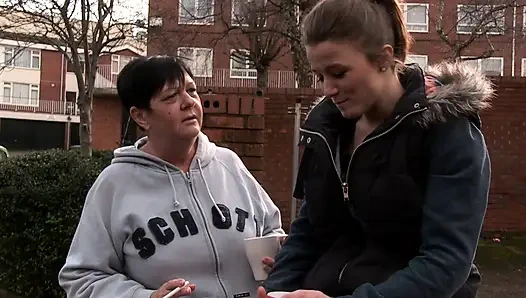 Heiße dreier-action mit brünettem schätzchen