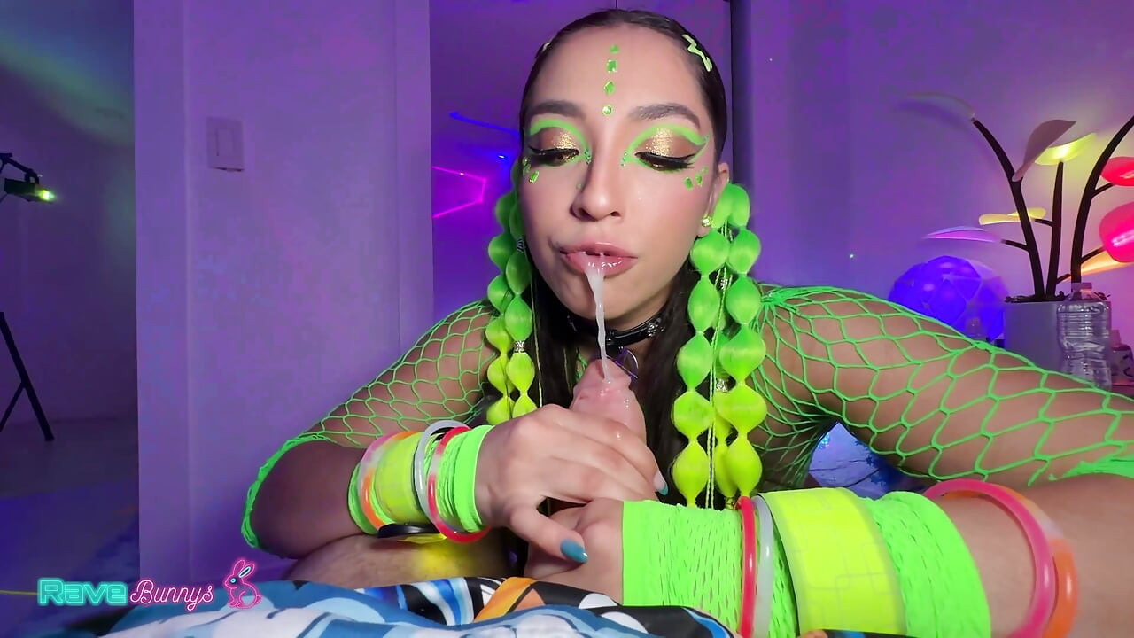 Madison Wilde gags trên con cu của brian omally đồng bộ với âm trầm!
