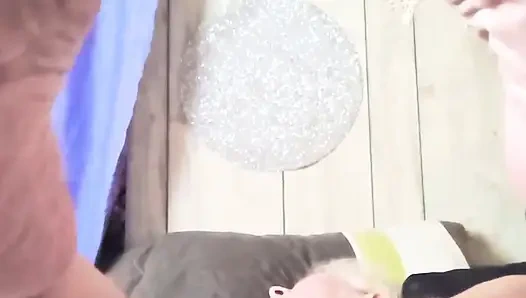 Стук-стук принцессы отчим хочет играть