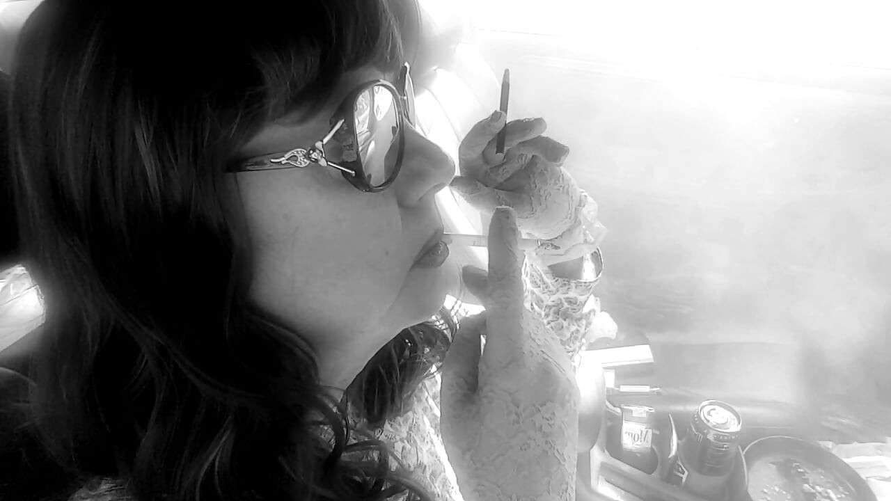 TS BI GILF that loves to smoke long cigarettes VS120 & More120 menthols in her car