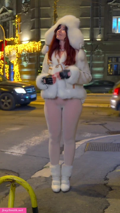 在童话故事中，内裤是不必要的。完整视频仅在 JenySmith.net