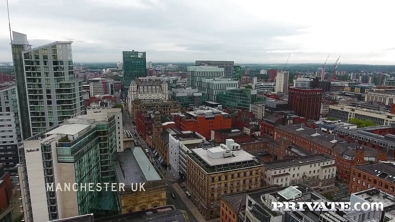 Η πουτάνα πολυτελείας Rihannon Ryder αποπλανεί και γαμάει έναν καλοκρεμασμένο ποδοσφαιριστή