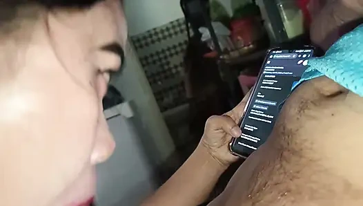 Istri seksi toket besar lagi asik nyepong kontol.