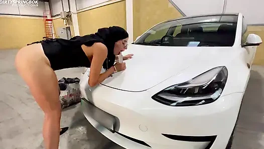 Muslim Wife Gets Fucked in the Car Park