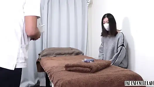 Si cantik dan elegan ini masuk ke toko ibu-ibu bahenol ini melakukan yang terbaik setiap hari - 1