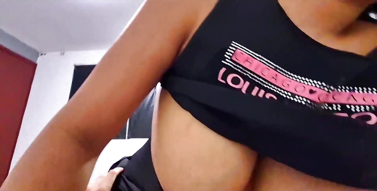 상사 공을 비운 후 직장을 구하는 필사적인 보모
