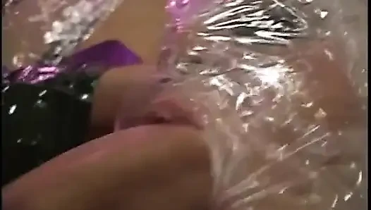 Cewek imut rambut pirang lagi asik nyepong kontol dan dicrot di mulut banyak banget