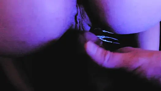 Eva lateks si tante seksi dengan pantat bahenol lagi asik nyepong kontol besar sampai dicrot di dalam