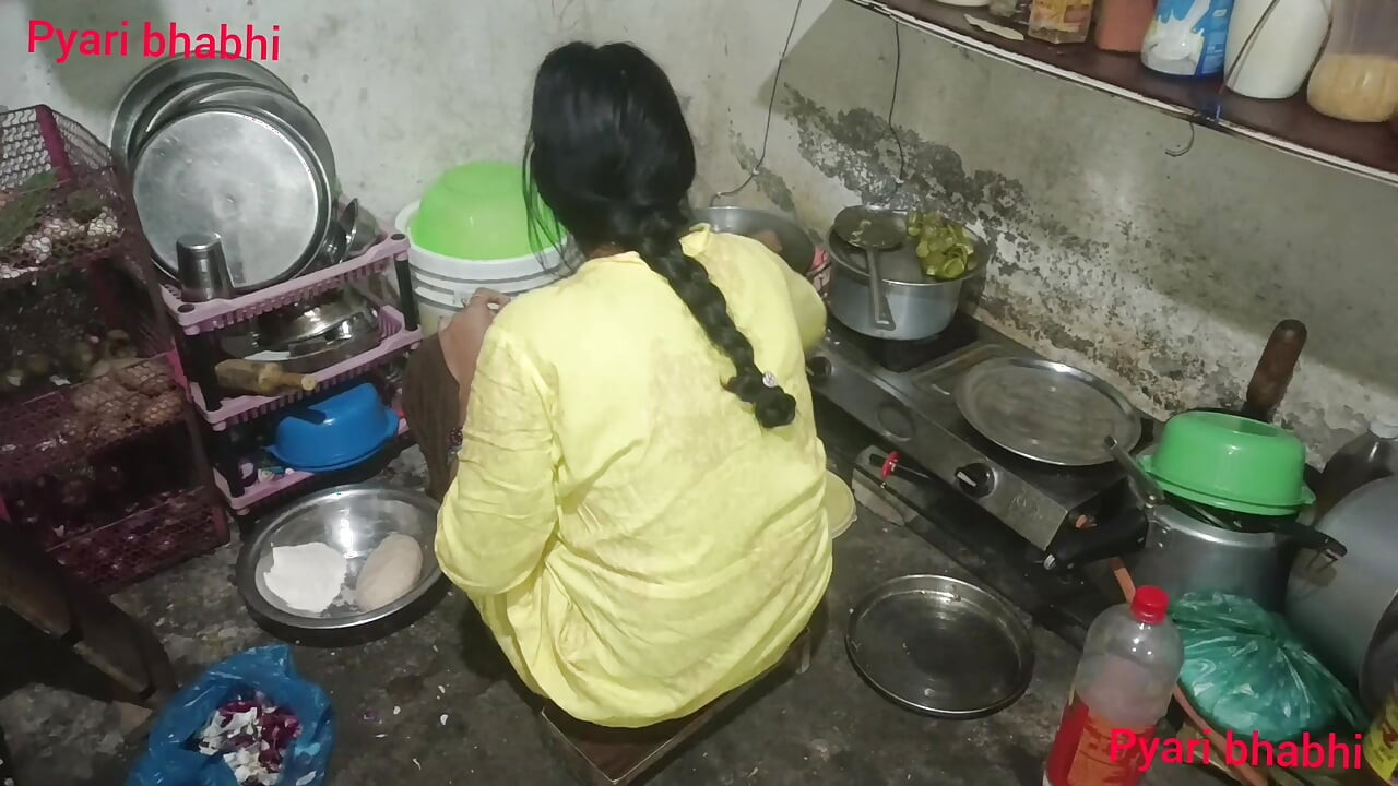 Tetona cuñada follando por el culo al estilo perrito, polla chupada audio hindi