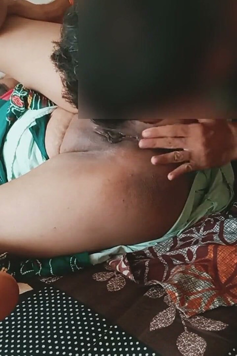 Desi Stepmom in Green Sari Hot Fuck. Indian Village Sex.