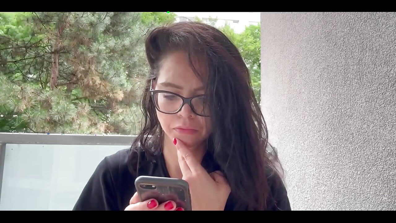 Mesajların için hayranlarıma cevap verme sırasında sigara içiyorum