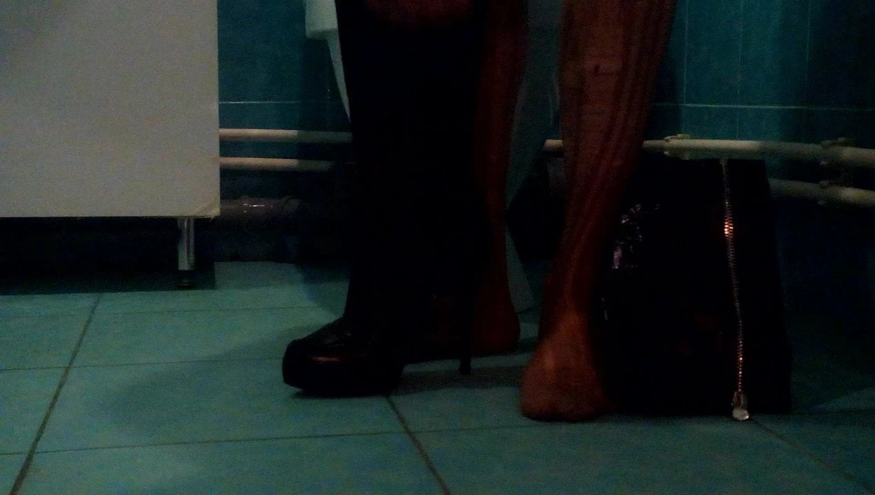 Botas com zíper quebradas