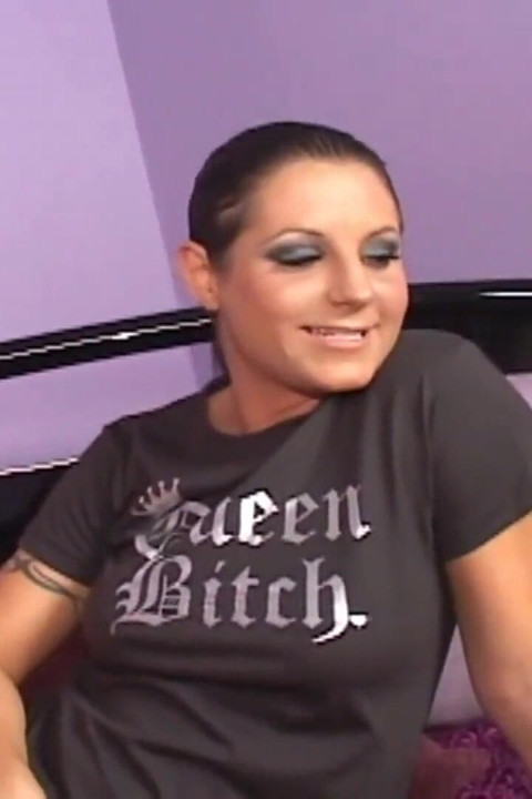Uma prostituta loira com dois pau grande e duro