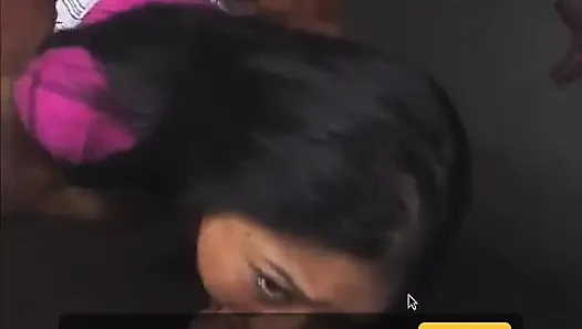 Büyük memeli Asyalı fahişe sikiş deliğinden sakso çektikten sonra yüzüne boşalıyor