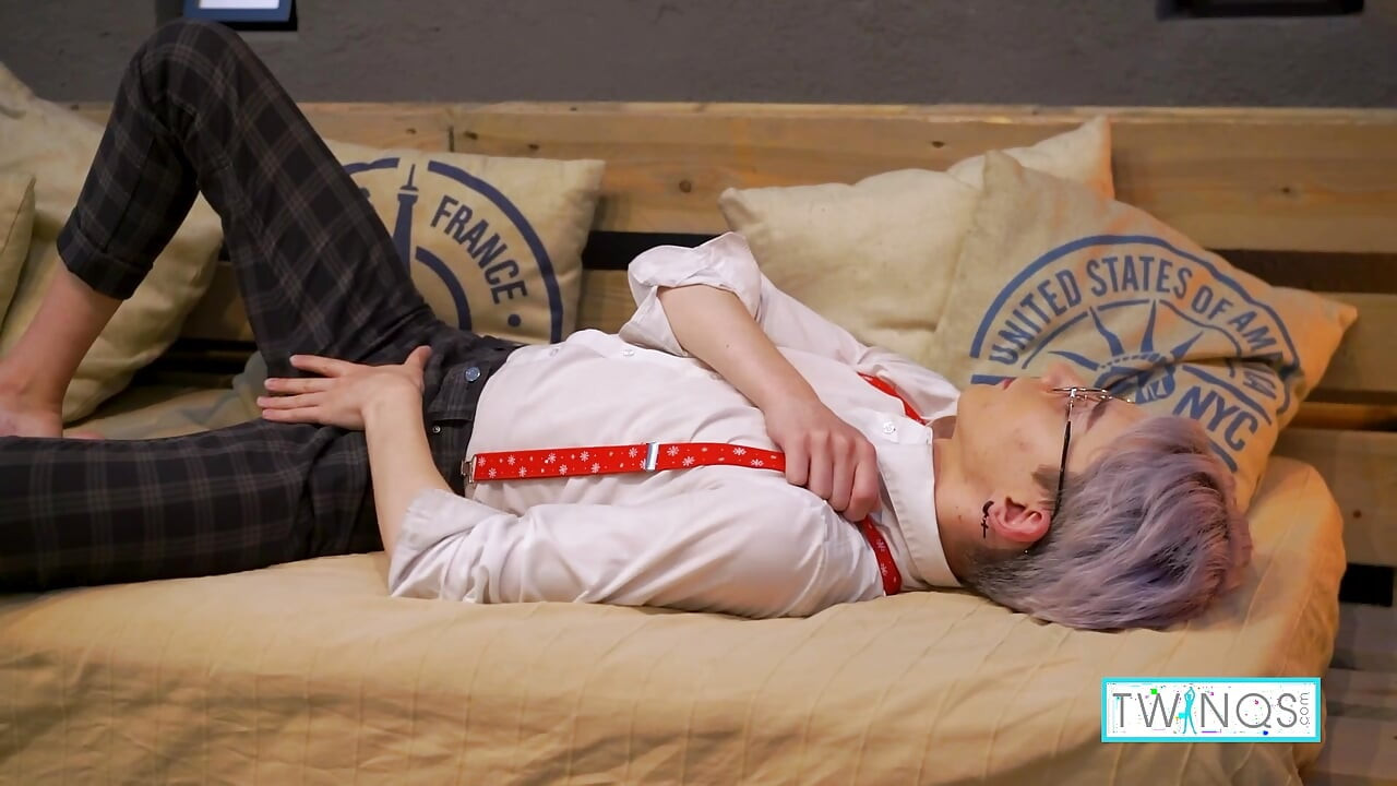 Pale Karol Gajda Gets Horny And Takes His Meat After A Study Session!