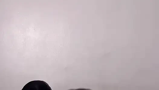 Meine mitbewohnerin ist gut auf dem bett