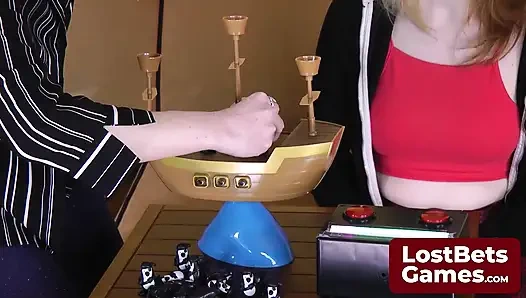 Pengalaman permainan Strip Pirate Penguins jauh dari tidak menyenangkan