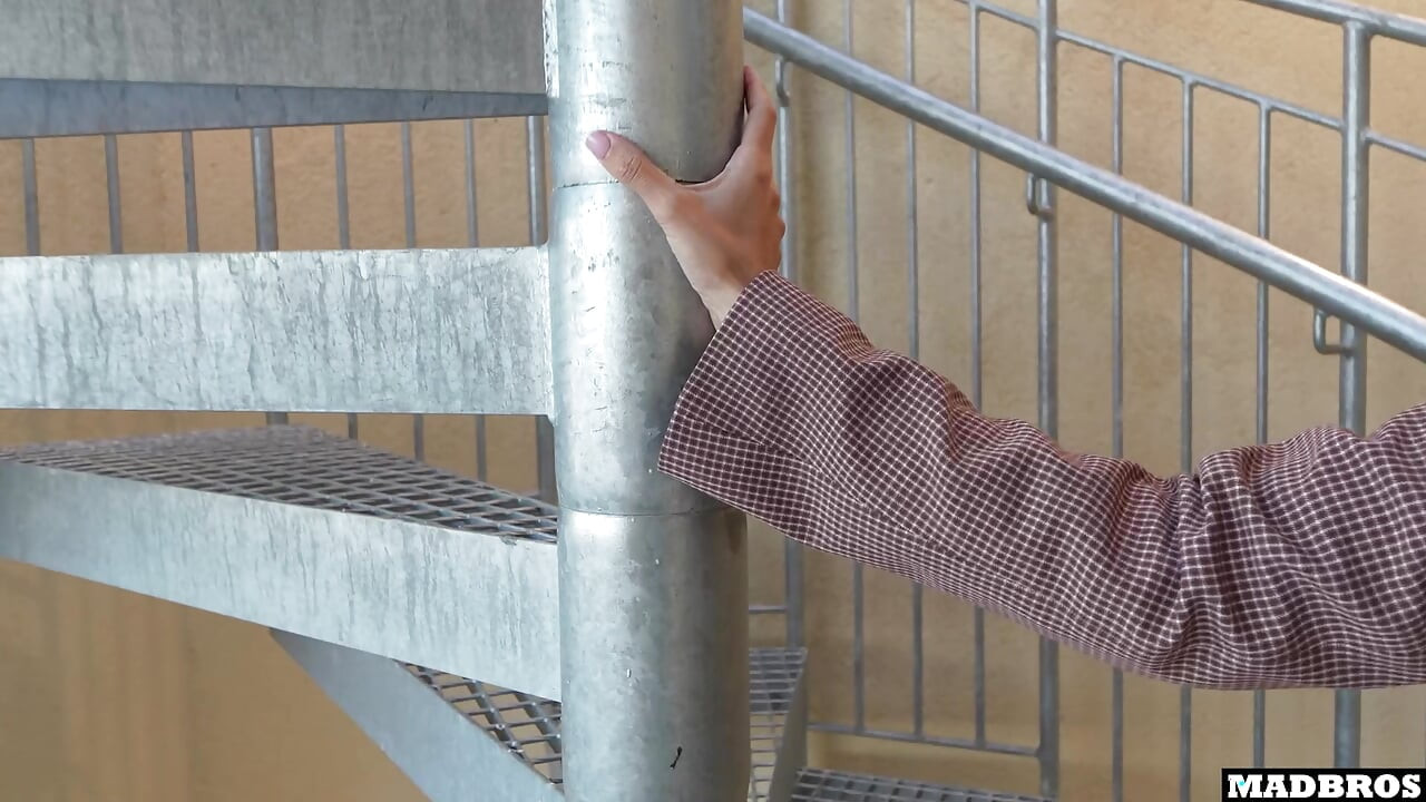 An Arrogant Australian Journalist Caught Spreading Fake News Live On Air And Fucked To Avoid Being Called Out !!!