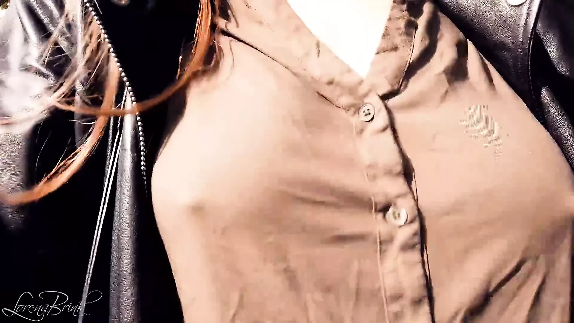 Boobwalk, 갈색 셔츠