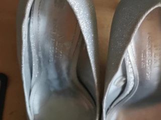 Silver heels spunked on - huge load