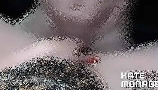 Мачеху Kate Monroe лижет и очерняет пасынок в машине!