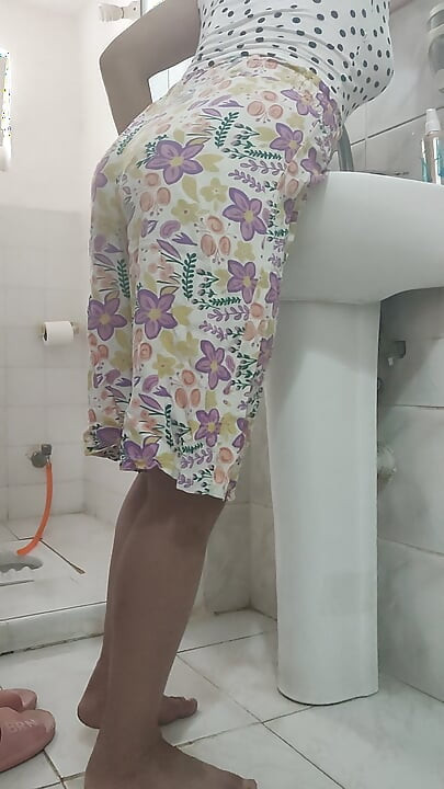 Νομίζω ότι ενεργοποιήθηκα λίγο ενώ έκανα το μακιγιάζ μου στα Loungewear μου.