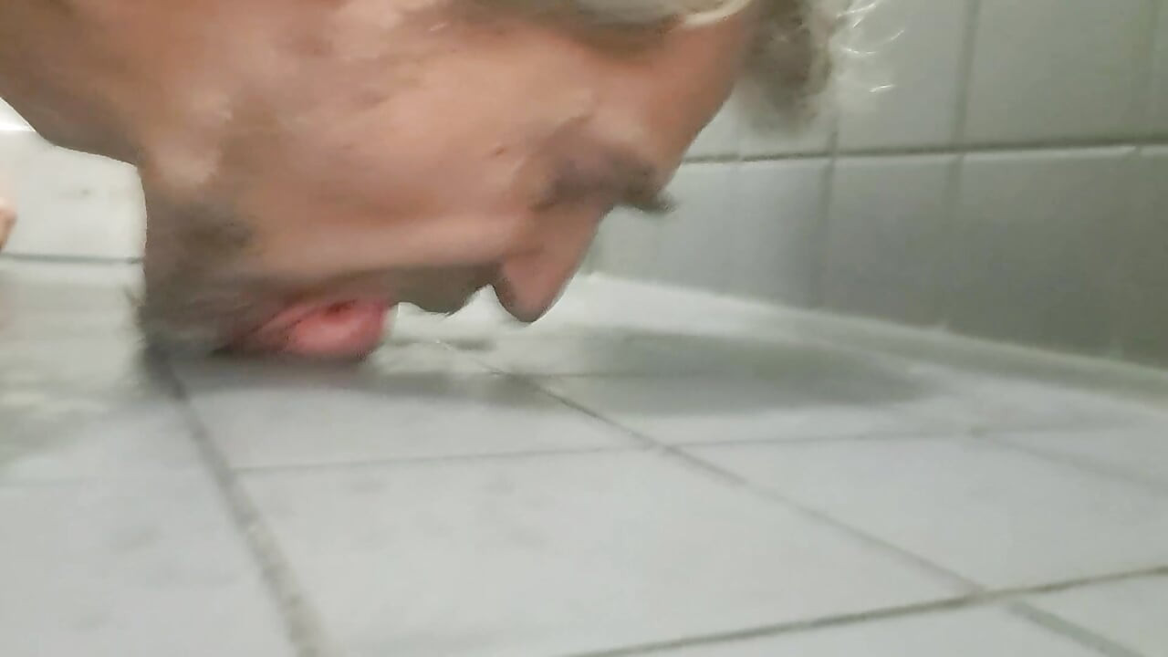 Toaletă publică