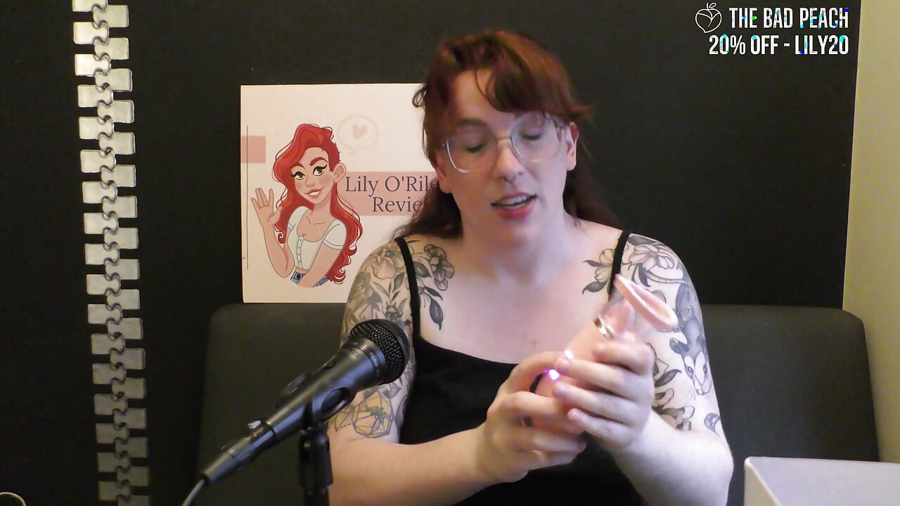 NSFW Review of the Honey Pistil Licking Vibrator From the Bad Peach