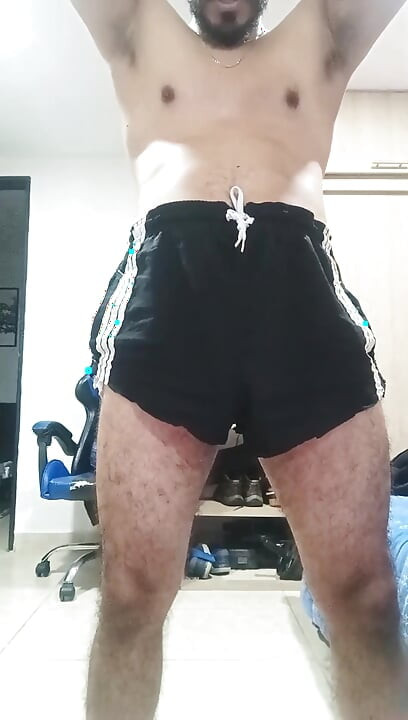 Meu pênis aparece enquanto estou me exercitando quando uso shorts