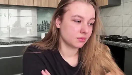 Jucielussie morning masturbating on the kitchen