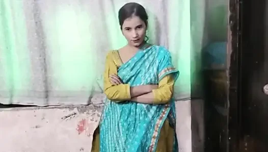 Seeing the maid alone in the kitchen, the owner inserted his penis from behind.