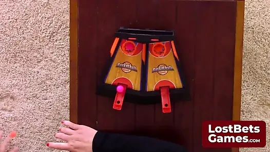 Tobi bersinar di permainan strip basketball ini