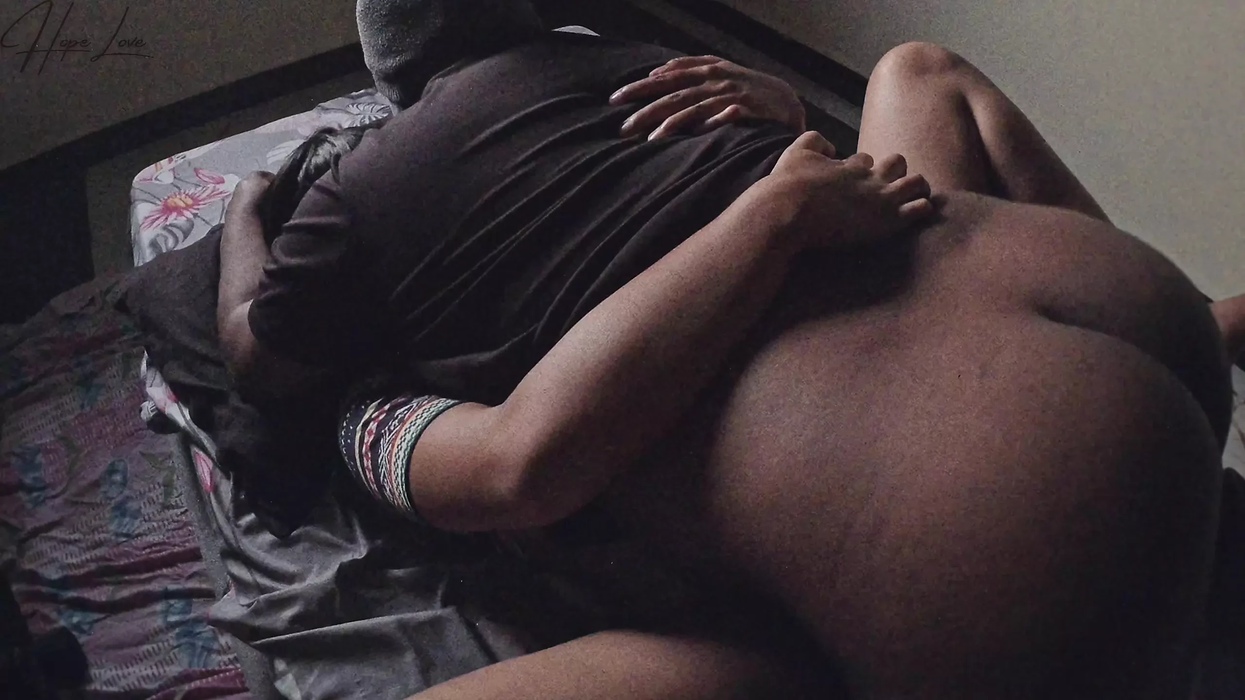 Une Indonésienne a désespérément envie de se faire baiser par son demi-frère