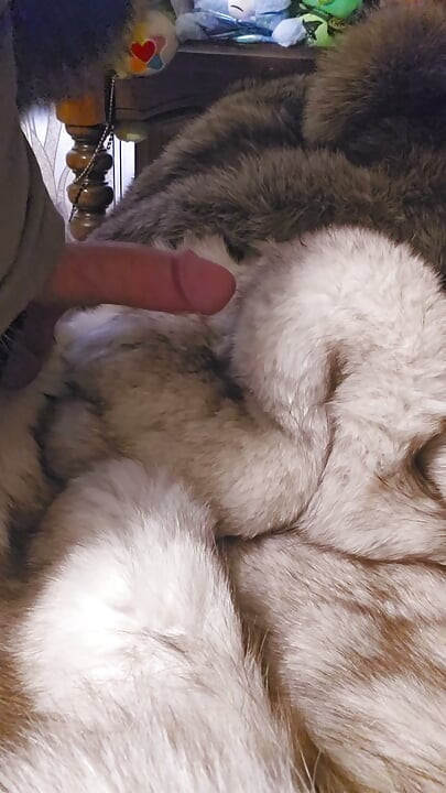 Fox fur mittens masterbation furry coat cum
