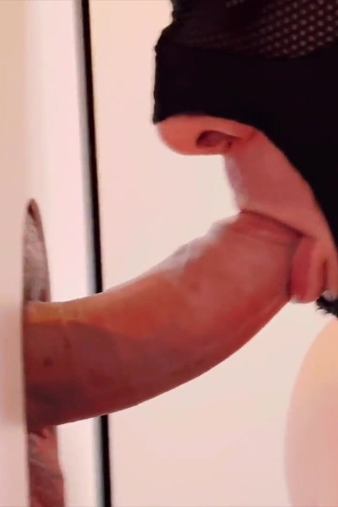 Vrátil se hladový - tlustý pták mladého farmáře znovu bušil u gloryhole