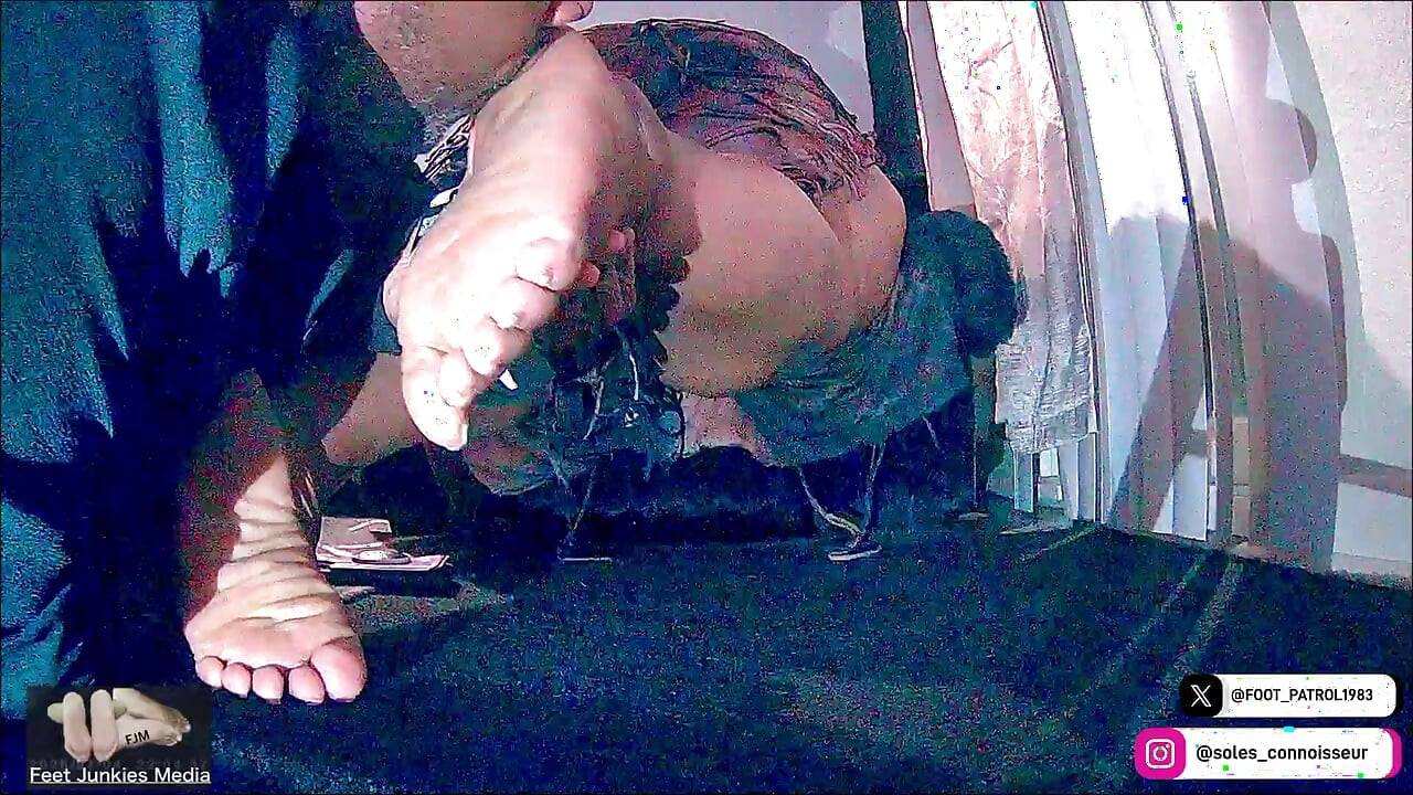 Smører N gumler på disse store SSBBW-såler, da Jackie vender tilbage til et handjob